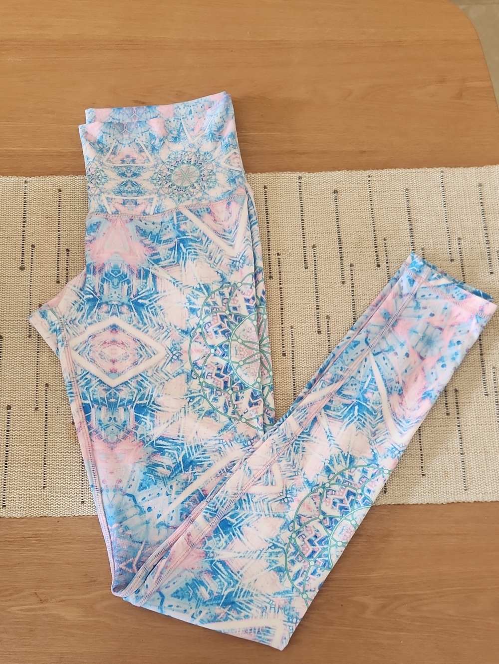 Wolven Threads Women's Pink & Blue Patterned Leggings